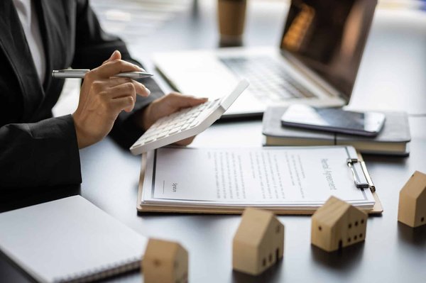 Quels sont les critères à prendre en compte lors de l'évaluation d'un bien immobilier ?