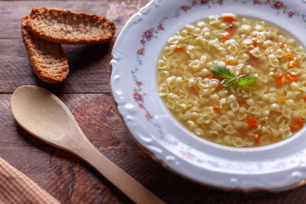 Comment créer un jardin d'herbes aromatiques sur un balcon urbain?