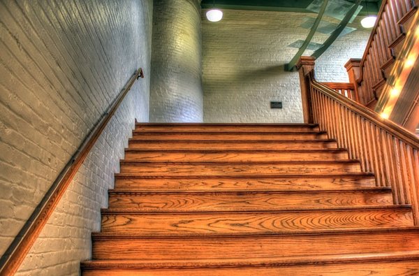 Comment rénover un escalier extérieur en bois ?